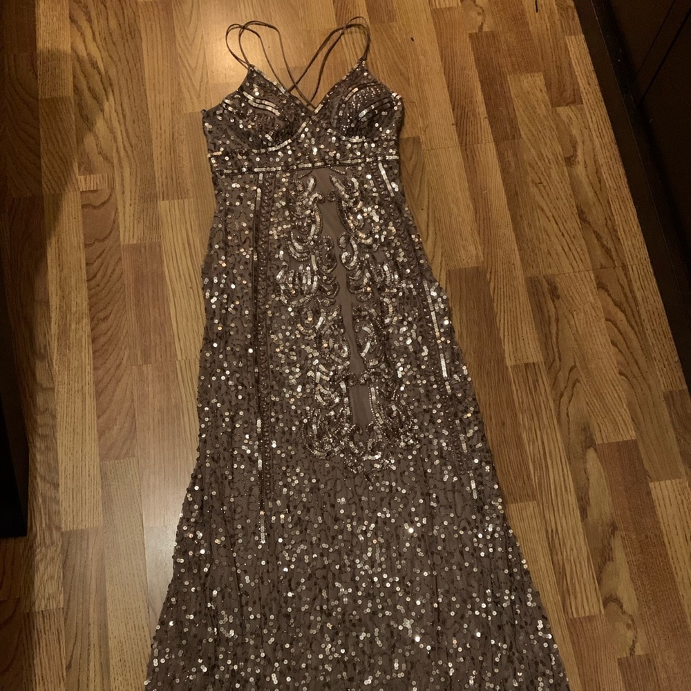 Dress - Picture 3 of 4
